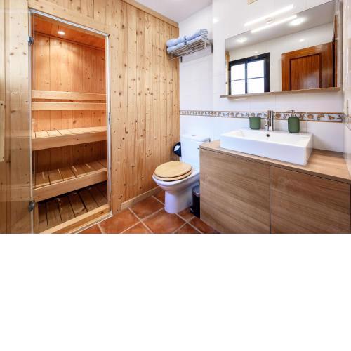 Sauna, 3 bedroom apartment by 10ToSea