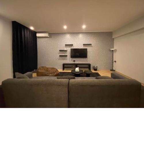 Scandinavian 2-bedroom apt in Zamalek (no visits)