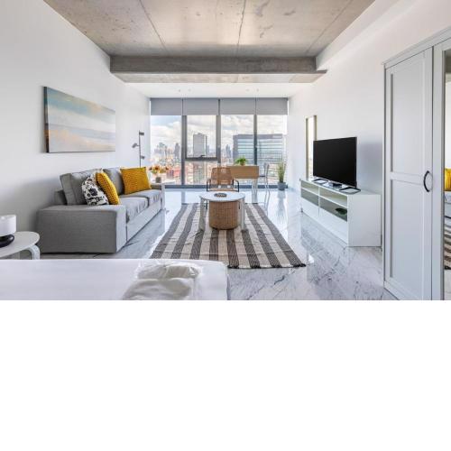 Scenic Bright Studio W Parking, Poolviews! #302