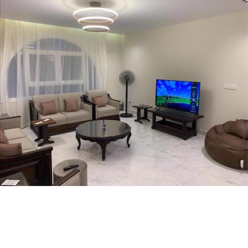 Scenic Lakefront Villa Escape