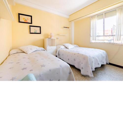 Se alquila una habitación doble con aire acondicionado