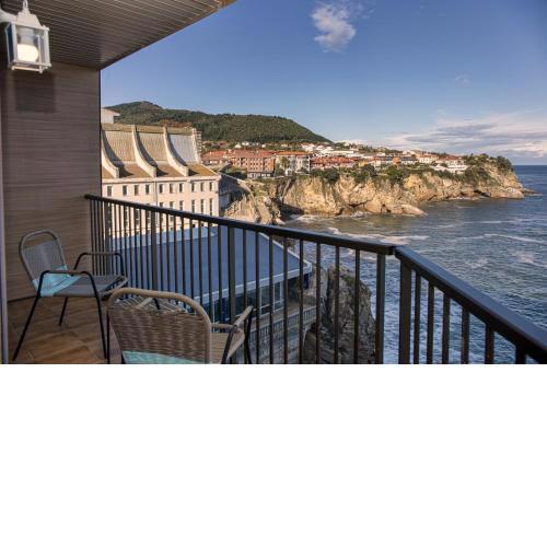 Sea Coast Lekeitio by HomeBilbao