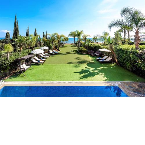 Sea Front Oceanus H2 by Ezoria Villas