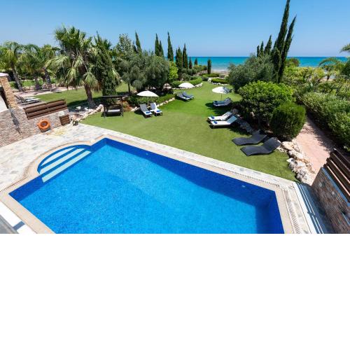 Sea Front Oceanus H3 by Ezoria Villas