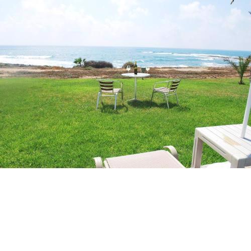 Sea Front Villa, Heated Private Pool, Amazing location Paphos 323