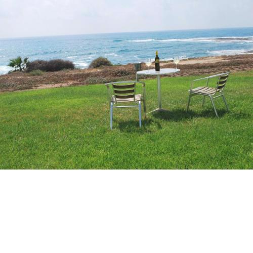 Sea Front Villa With Private Heated Pool, Quiet area Paphos 322