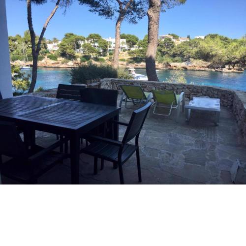 Sea frontline Apartment 'Ernesto'. Pool. WIFI
