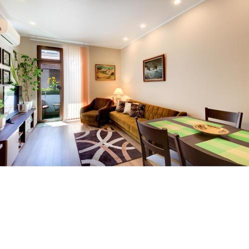 Sea Garden Apartment - First Beach line & Free parking