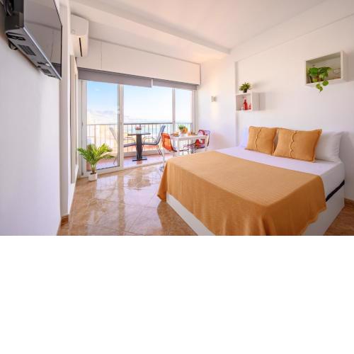 Sea & Mountain, front line, 1 min to beach by 10ToSea