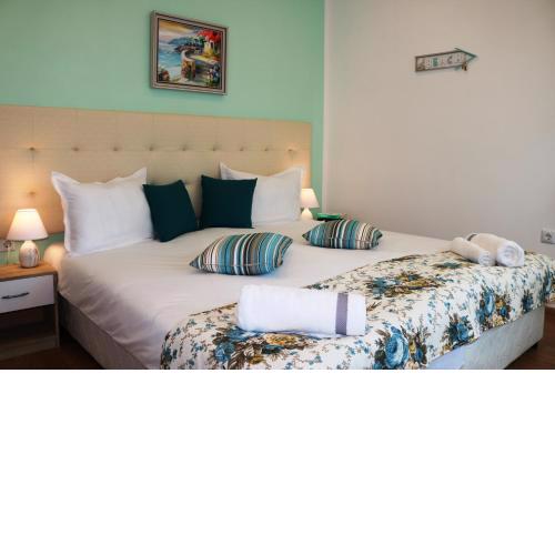 Sea Port CELEBRITY Apartment - Lets4Holiday