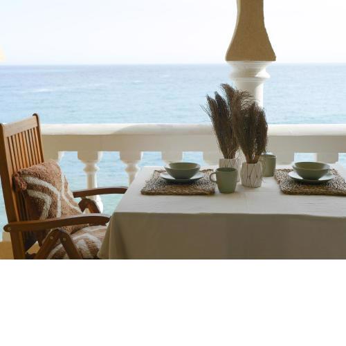 SEA SUITE Romantic Beachfront Apartment Cotobro Beach, Almuñecar