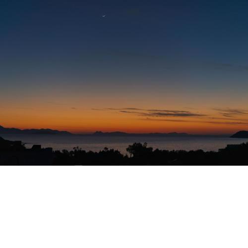 sea sunset view, walk to the beach