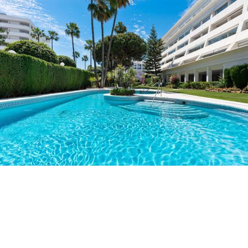 Sea view 2-bedroom apartment with pool