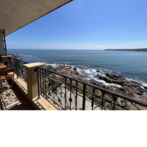 Sea View 2BR Apartment Sozopol