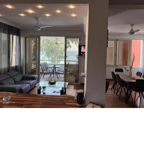 SEA VIEW AMATHUS LUXURY APT