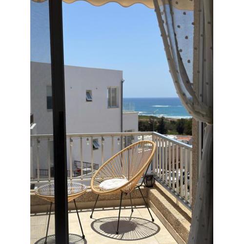 Sea view apartment near the beach