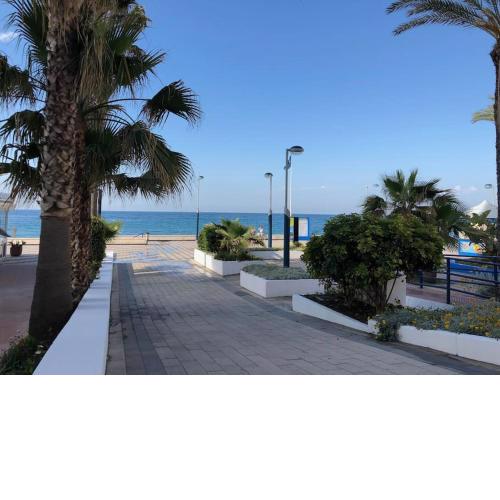 Sea View Apt steps to beach