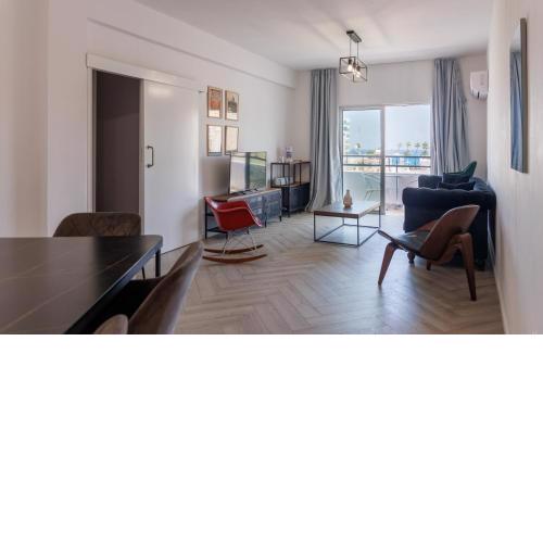 Sea View City Centre 3bed Apartment