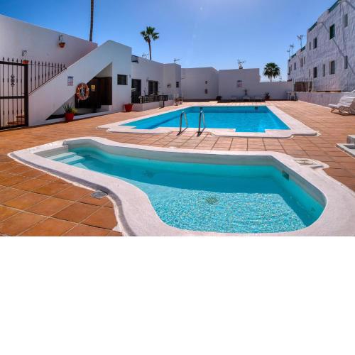 Sea Waves Lanzarote 500m from Playa Grande big terrace and pool