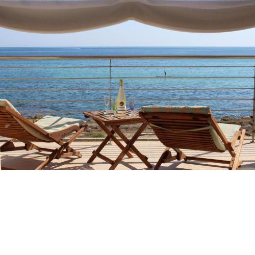 Seafront duplex apartment 200 m from Beach