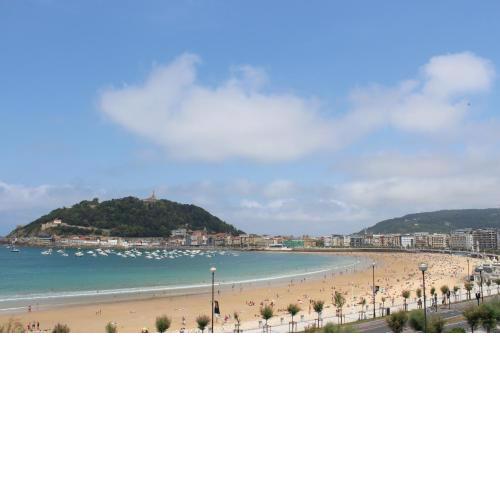 SEAFRONT LUXURY STUDIO - by www,SanSebastianApartments,es