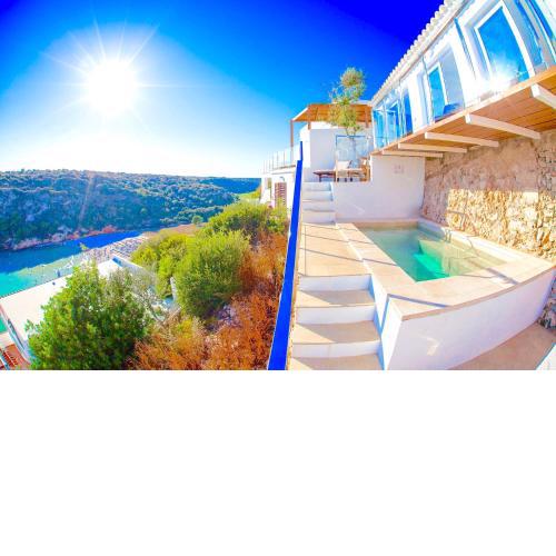 Seafront Villa Bellavista with heated pool by DadoVillas