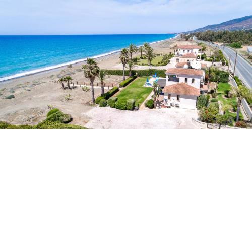 Seafront Villa Ocean Pearl - Private Beach Area & Pool