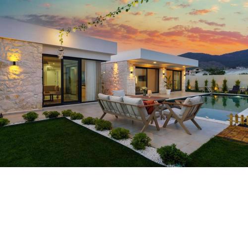 Seashell House - Private, Luxury, Pool, Sauna