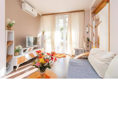Seaside Apartment with a garden