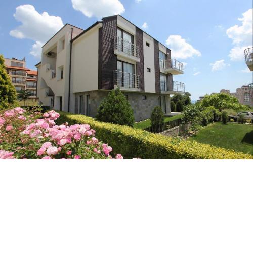Seaside Garden 2 Bedroom Apartment For 41 Pax