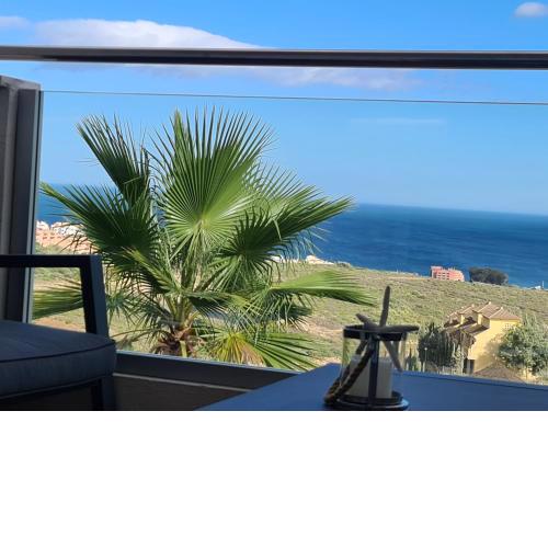 Seaside Serenity - Stylish Apartment with Spectacular Views
