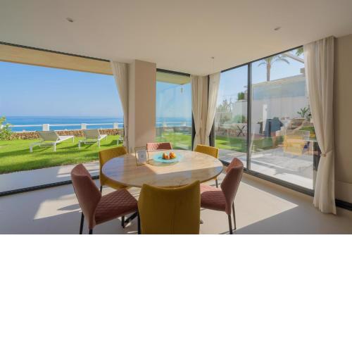 Seaside Tranquility and Urban Luxury - Stylish Duplex in Torremolinos w jacuzzi