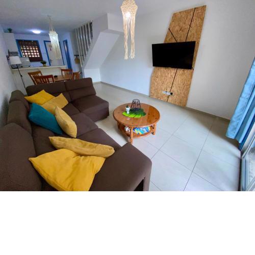 Seaside Two Bedroom Cosy Townhouse in Tourist Area