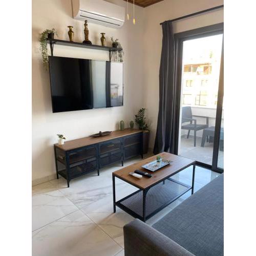 Seaside Two Bedroom Deluxe Flat in Tourist Area