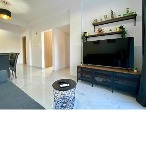 Seaside Two Bedroom Modern Flat in Tourist Area