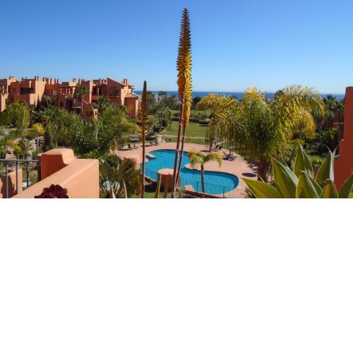 Seaview Luxury Penthouse Apartment 24 hour security and Underground Parking
