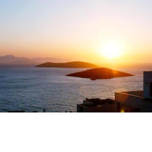 Seaview (Sunset & Greek-Islands) Luxury Apartment