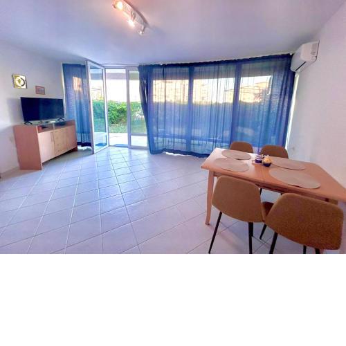 SeaView,Parking & Garden 1BR Appart Sozopol-Beach