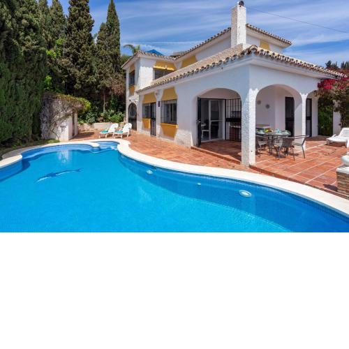 Seaviews and heated pool Benalmadena Villa Ref 144
