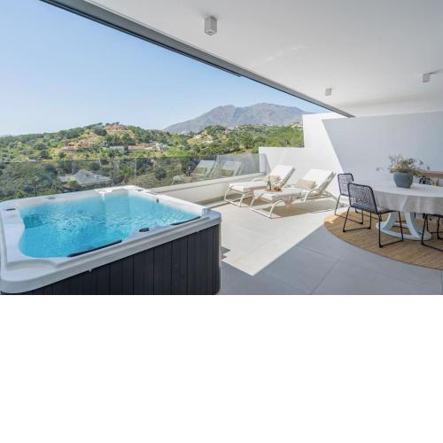 Seaviews Private jacuzzi rooftop&luxurious living