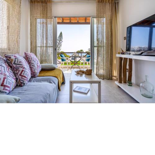 Seawaves 1- Bedroom Apartment near Meneou Beach