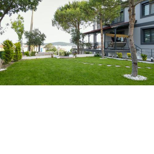 Select Cunda Guest House - Sea View with Garden 2 Bedroom Apartment at Cunda Island