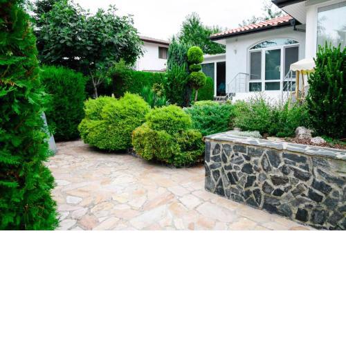 Self -contained part of a house with garden