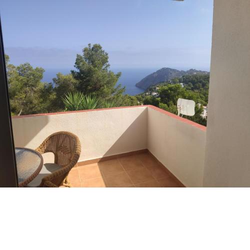 Semi-detached house, with an impressive view of the sea and the valley