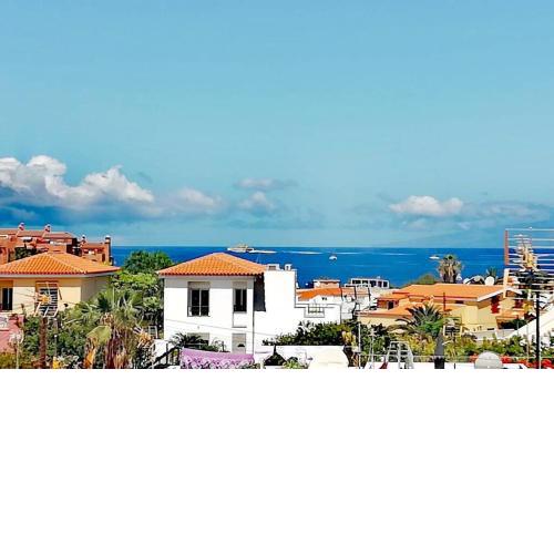 Semi-detached villa sea views, huge terrace, close beach