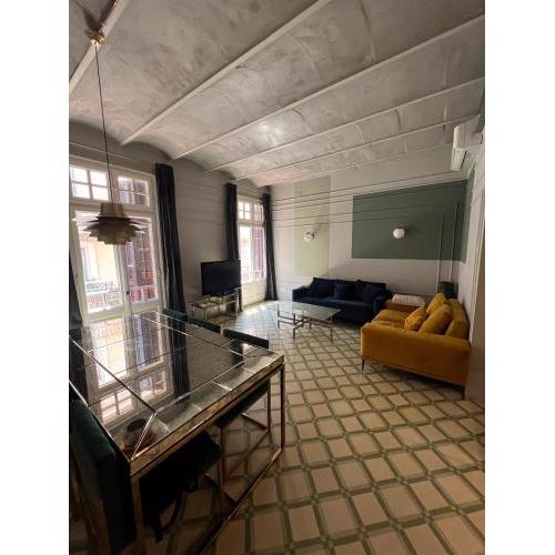 Seneca Modern Flat