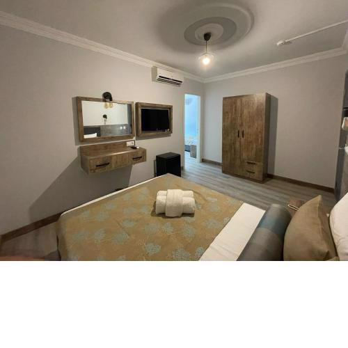 Seven City Hotel
