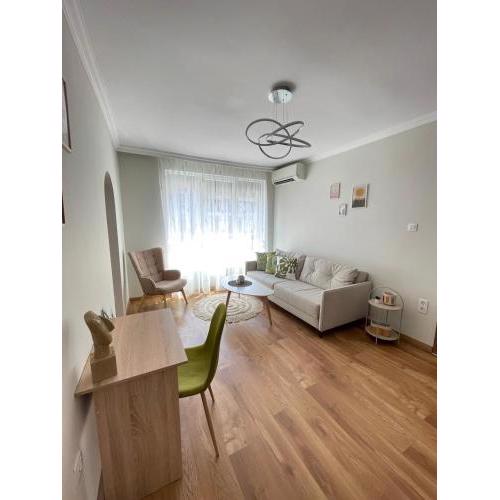 Seven Hills Apartment with optional Parking