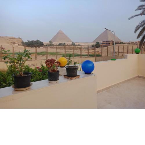 shahbor 2pyramids view
