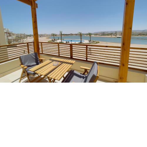 Shedwan 1BR Pool & lagoon access